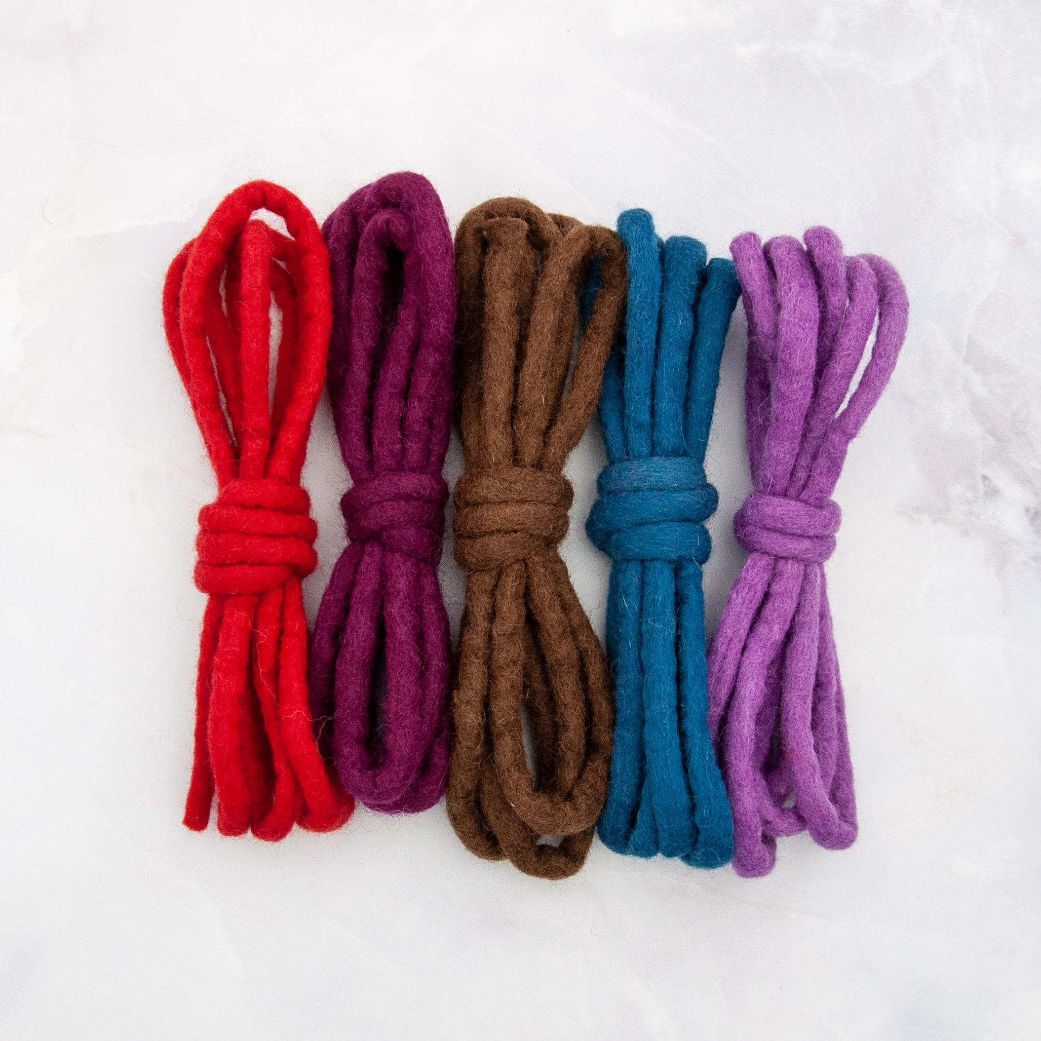 Op is op! Handgemaakt wollen koord set +- 4 mm