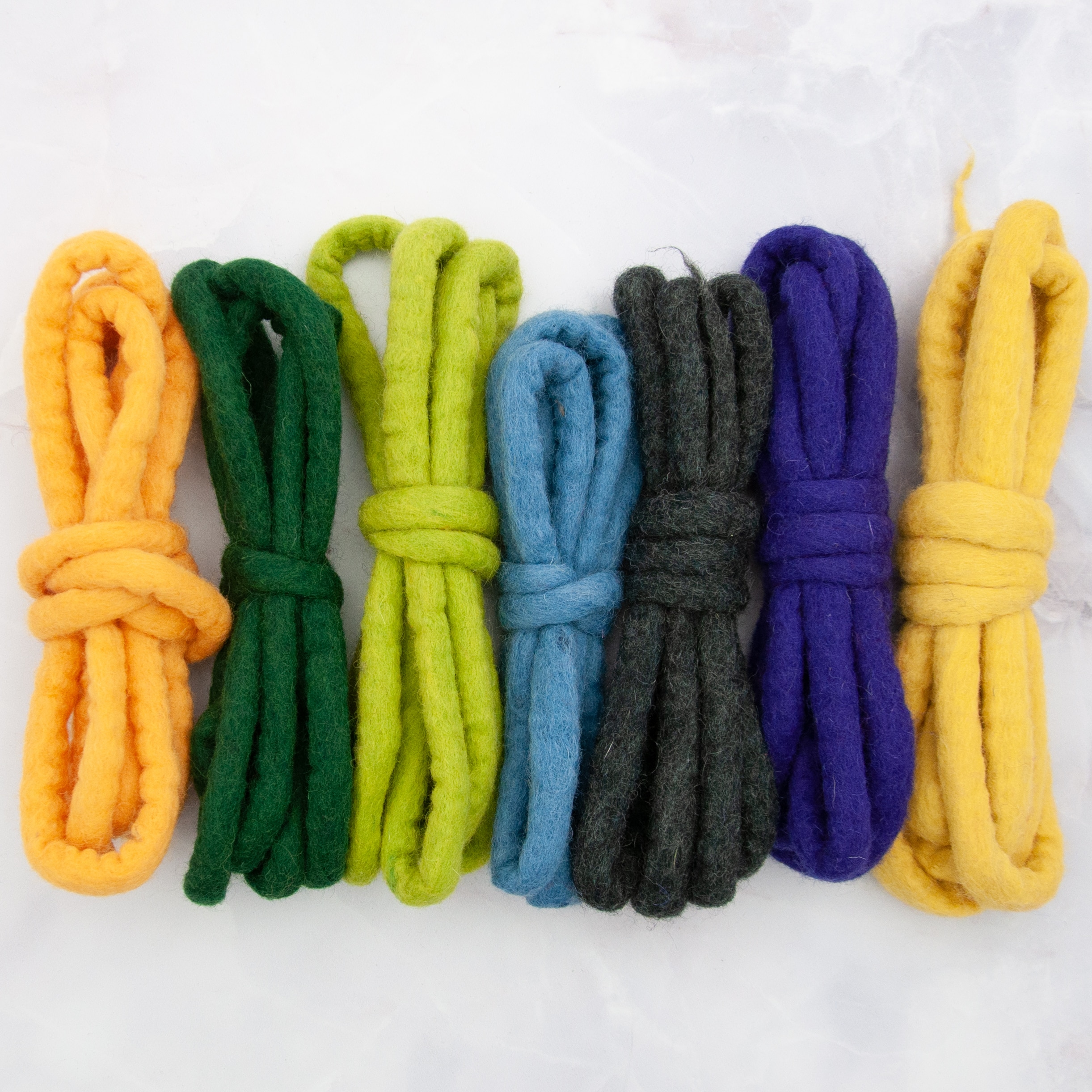 Op is op! Handgemaakt wollen koord set +- 1 cm